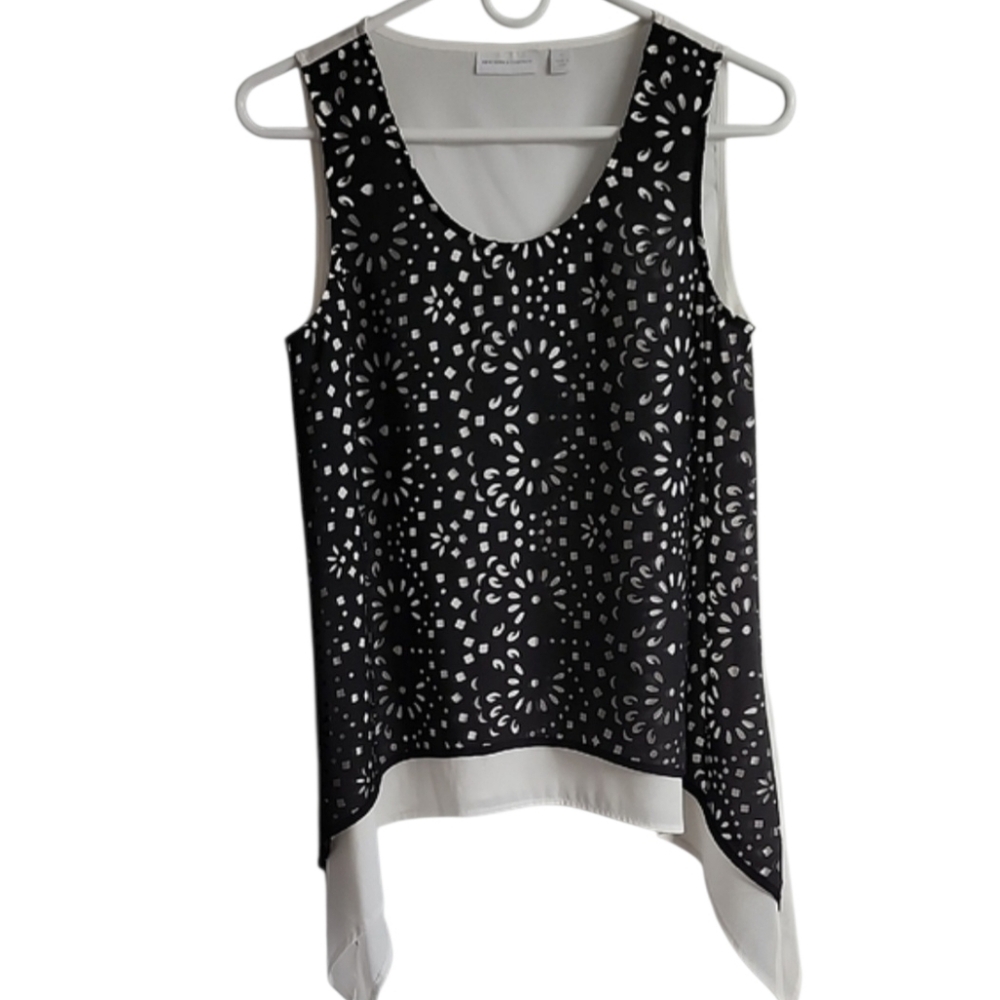 New York & Company B&W Floral Lazercut Flowy Relaxed Fit Tank Top XS